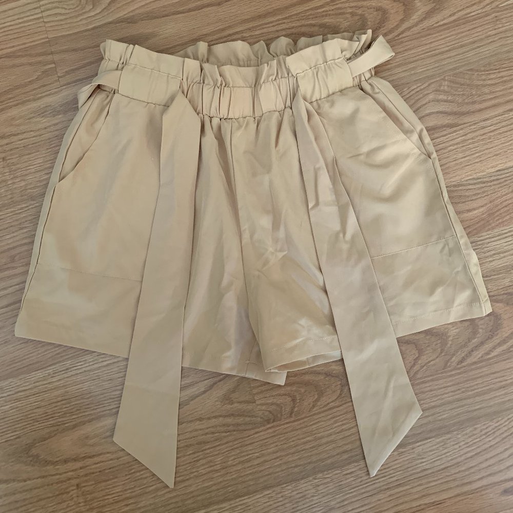 Beige High rise shorts Shein
